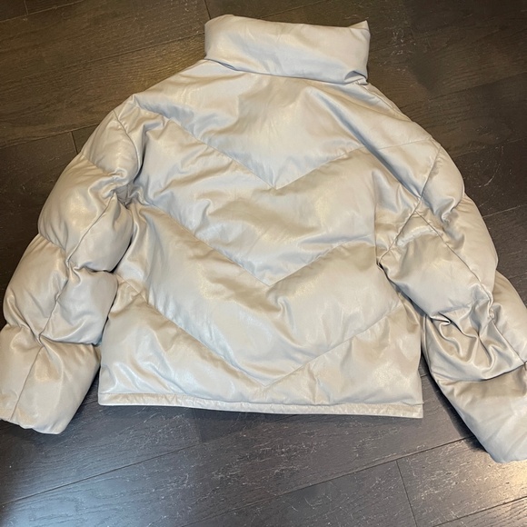 Aritzia Wilfred the cloud puff leather jacket coat in marble grey size large - Picture 12 of 16